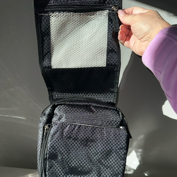 Heys Travelmate  Crossbody Black Expandable - Picture 3 of 8